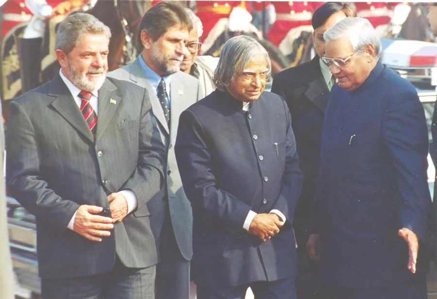 The President Dr. A.P.J. Abdul Kalam and the Prime Minister Shri Atal Bihari Vajpayee receiving the Chief Guest of this year's Republic Day Parade and the visiting President of the Federative Republic