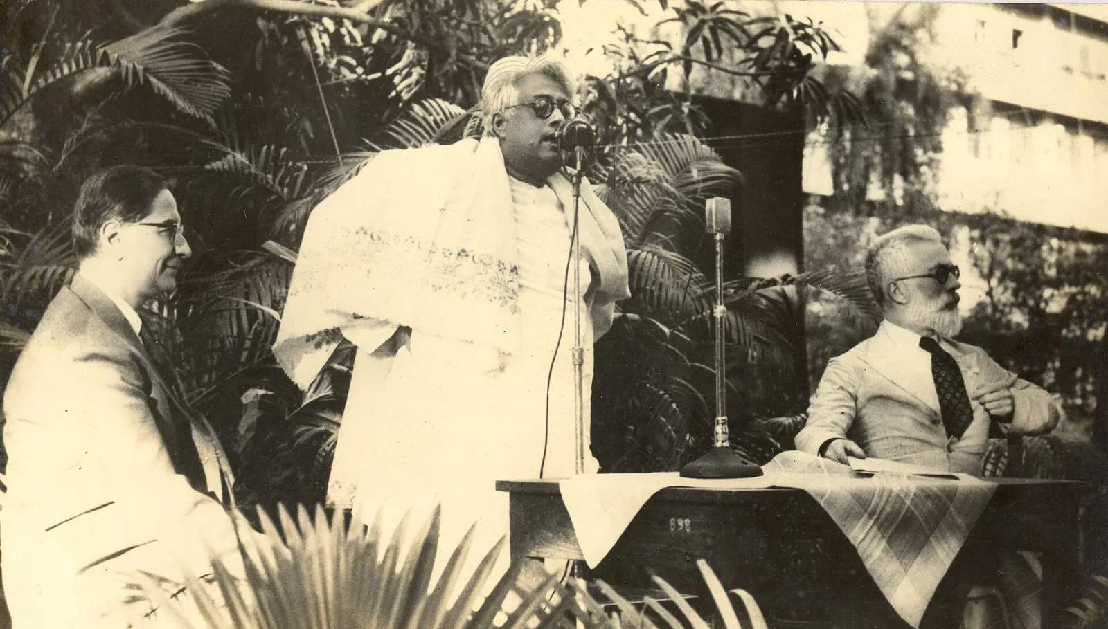 Satyendra Nath Bose (Speaking), Ronald Aylmer Fisher (Right) and Prasanta Chandra Mahalanobis (Left)