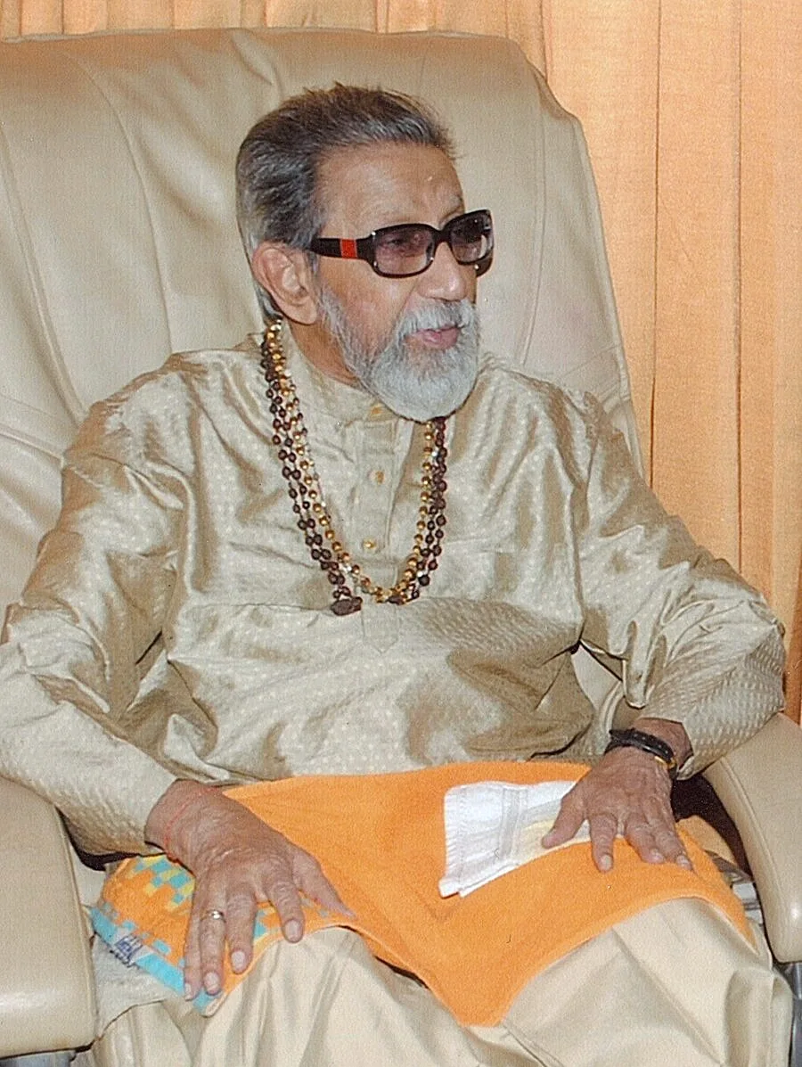 Sudam Mandlik with Shiv Sena Chief Bal Thackeray