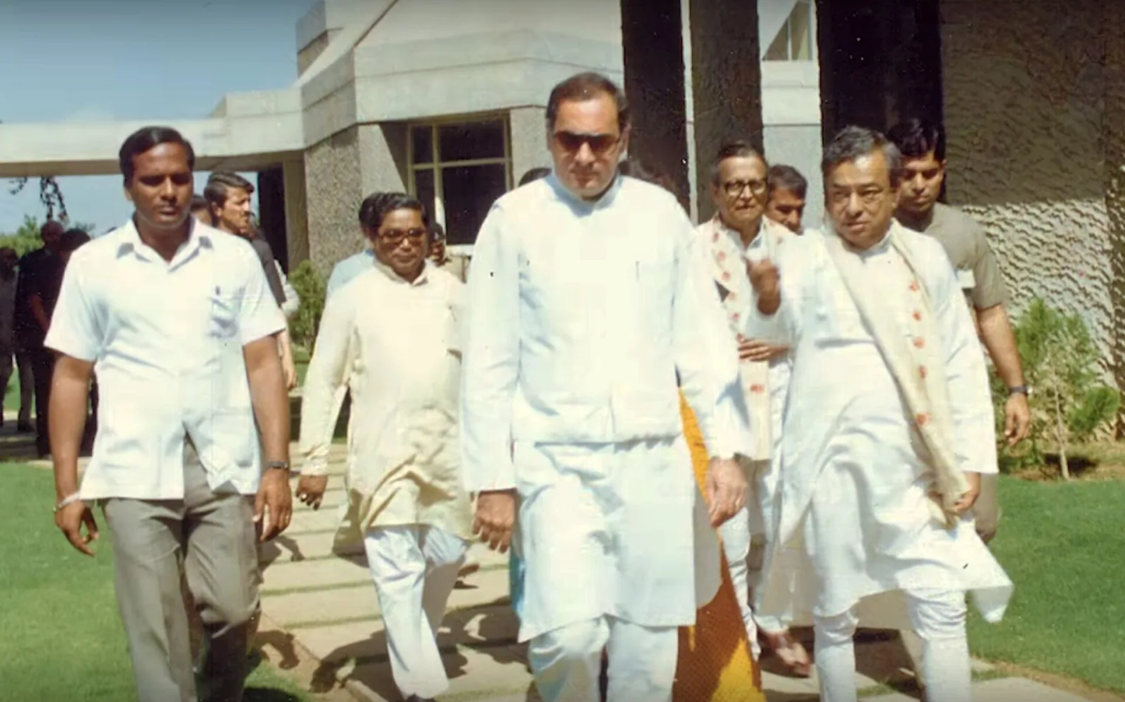 Former Prime Minister Rajiv Gandhi and 'Father of the White Revolution' Verghese Kurien in IRMA Campus, Anand, Gujrat.