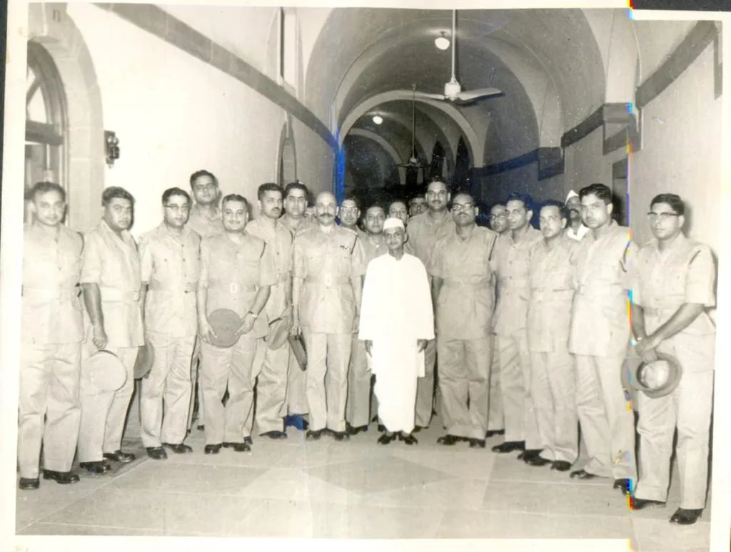 Prime Minister of India Shri Lal Bahadur Shastri with Indian Police Service (IPS) 1955 batch photographed in 1963, Mt Abu
