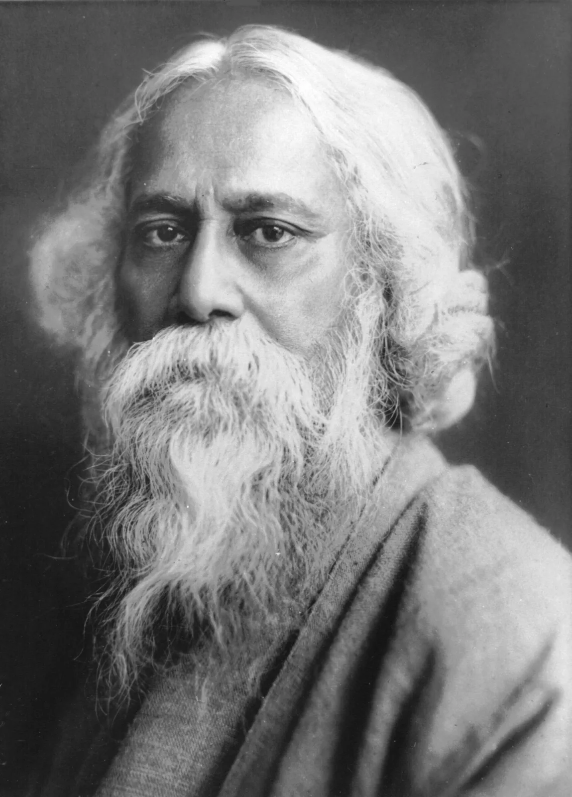 A photographic portrait of Rabindranath Tagore, date unknown.