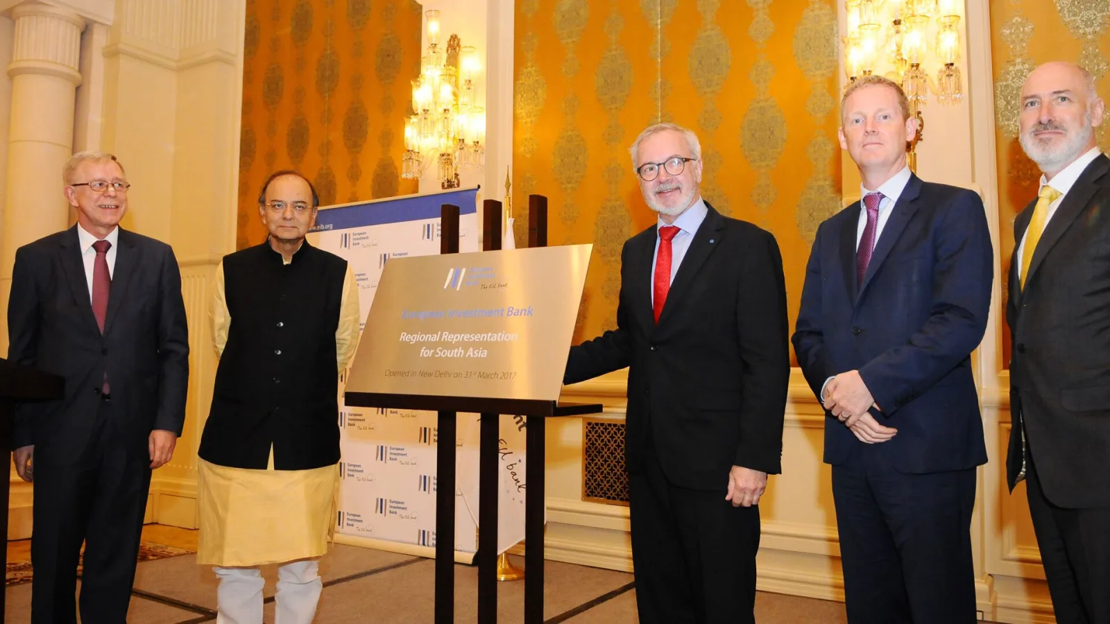 The Union Minister for Finance, Corporate Affairs and Defence, Shri Arun Jaitley inaugurating the European Investment Bank (India office), in New Delhi