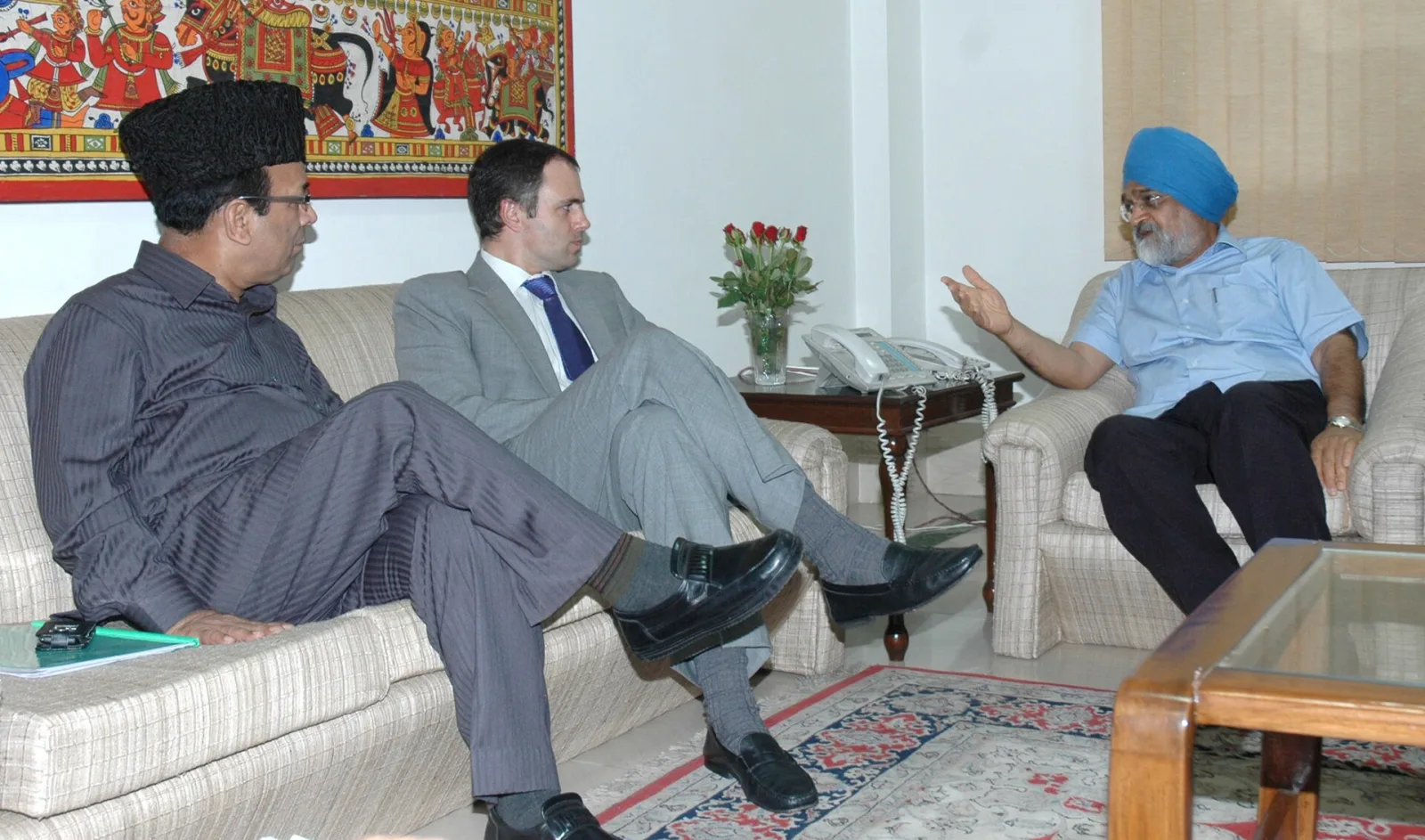 The Chief Minister of Jammu & Kashmir, Shri Omar Abdullah meeting the Deputy Chairman, Planning Commission, Shri Montek Singh Ahluwalia to finalize Annual Plan 2009-10 of the State in New Delhi on Jul