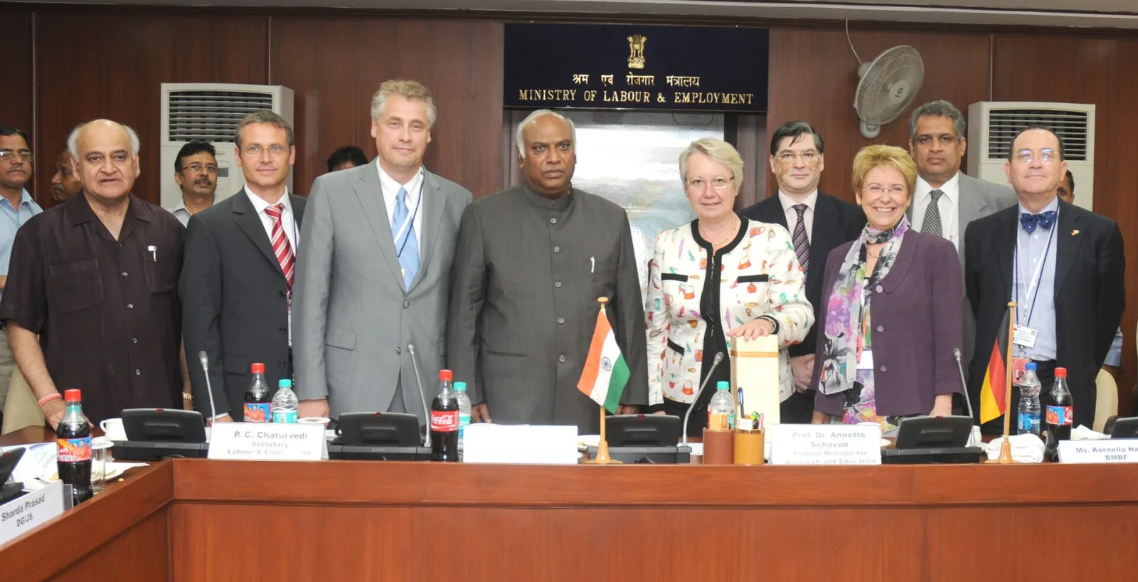 Mallikarjun Kharge and the Federal Republic of Germany’s Minister of Education and Research, Dr.(Mrs.) Annette Schavan at the signing ceremony of the MoU between India and Germany, in New Delhi on May