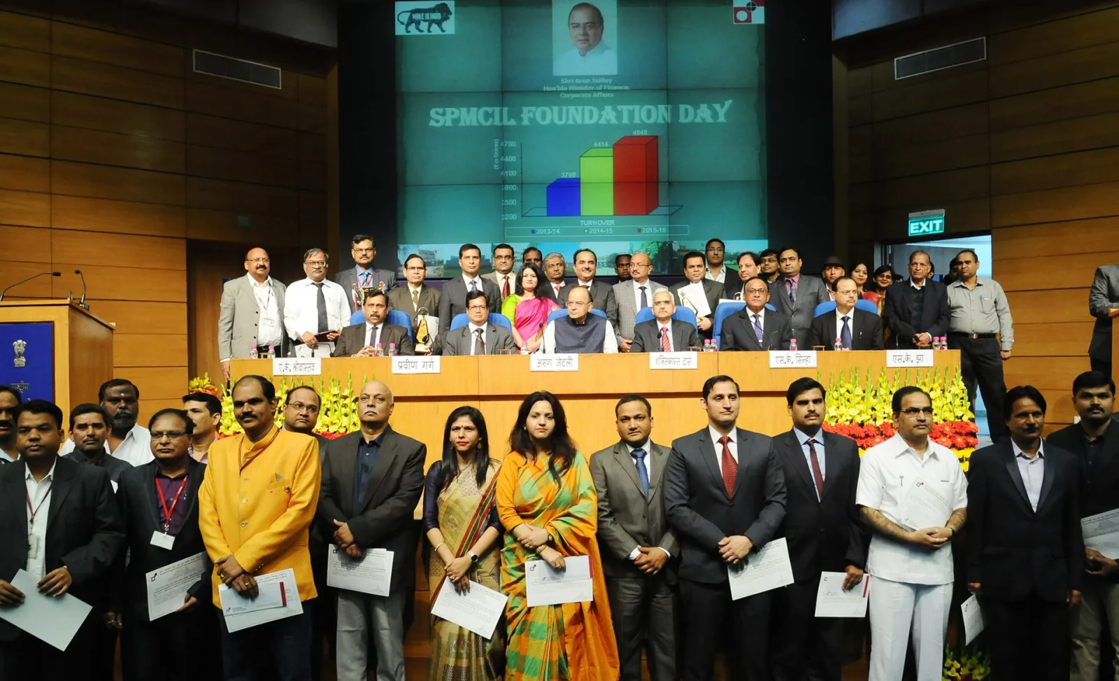 The Union Minister for Finance and Corporate Affairs, Shri Arun Jaitley with the awardees, at the foundation day function of the Security Printing Minting Corporation of India Limited (SPMCIL), in New