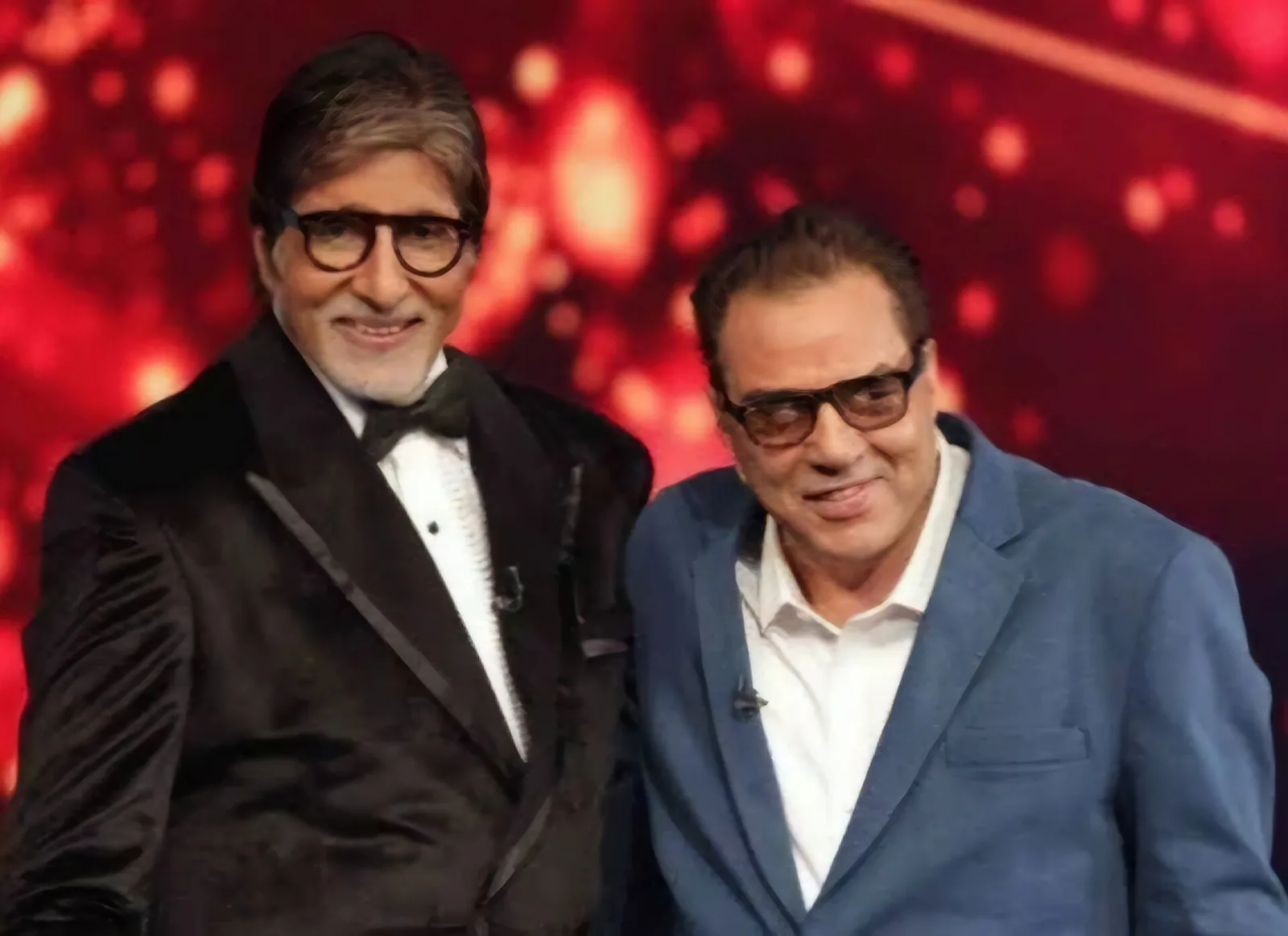 Amitabh Bachchan and Dharmendra at the finale of Aaj Ki Raat Hai Zindagi.